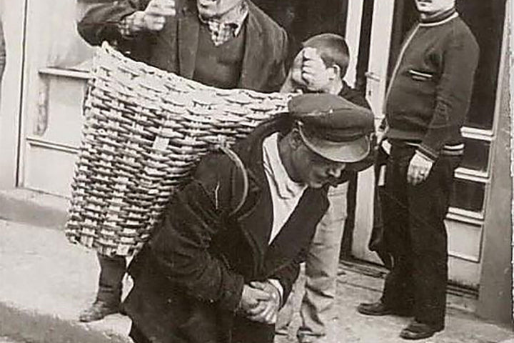 Bars in Turkey used to hire people to carry drunk customers home in baskets